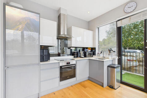 CAM02909G0-PR0492-STILL009