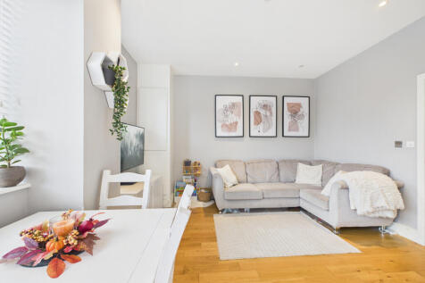 CAM02909G0-PR0492-STILL014