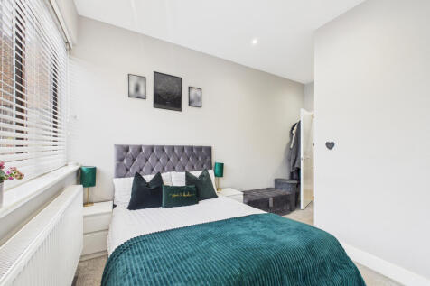 CAM02909G0-PR0492-STILL005