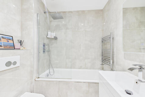 CAM02909G0-PR0492-STILL008