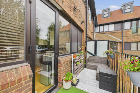 CAM02909G0-PR0492-STILL017