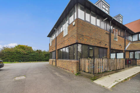 CAM02909G0-PR0492-STILL020