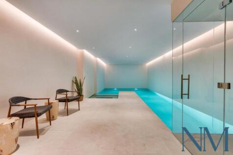 Immaculately designed - 5 bedroom townhouse with 