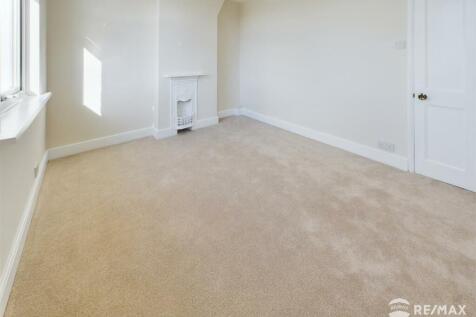 Bedroom 1 (2).jpg