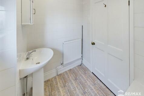 Bathroom (2).jpg