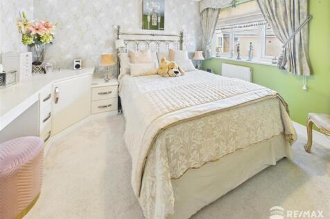 Bedroom 1.jpg