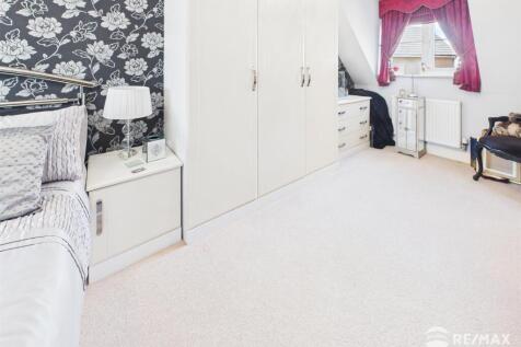 Bedroom 2 (2).jpg