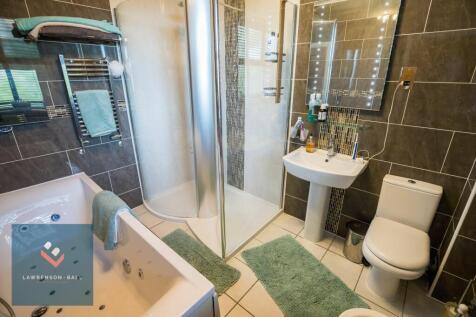 En-Suite Bathroom