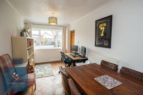 Sitting/Play Room