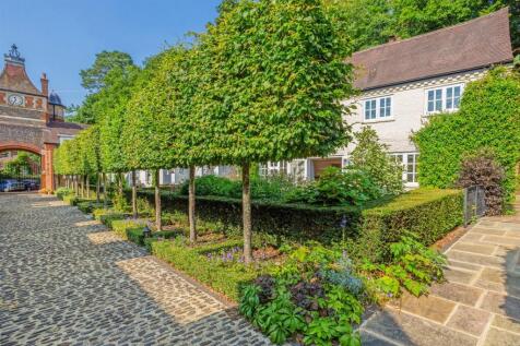 76950_3 The Courtyard Moor Park (4)_low.jpg