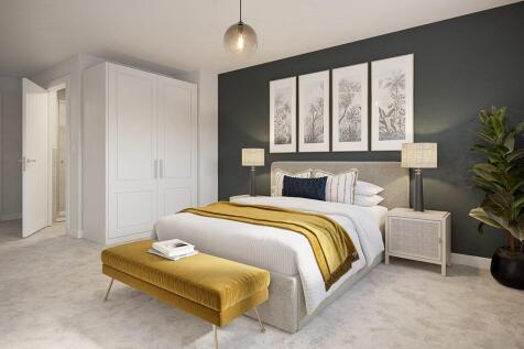 Large main bedroom with en-suite