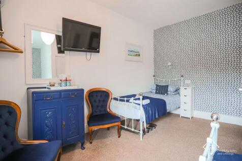 Plymouth Bedroom (2).jpg