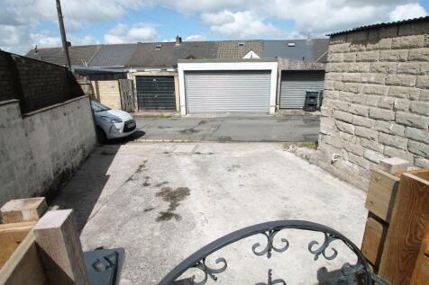 Rear double parking area