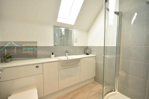 bed 2 en-suite.JPG
