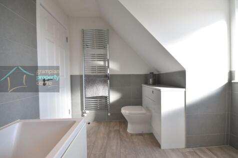bathroom 2 .JPG