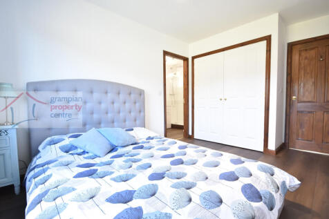 bed 3 ground floor 2.JPG