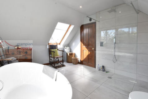 bed 1 en-suite 3 .JPG