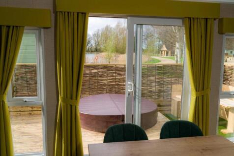 Lux Oasis - Agent 8.jpg