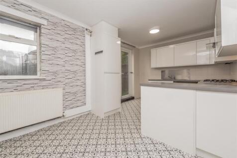 Fitted Dining Kitchen: