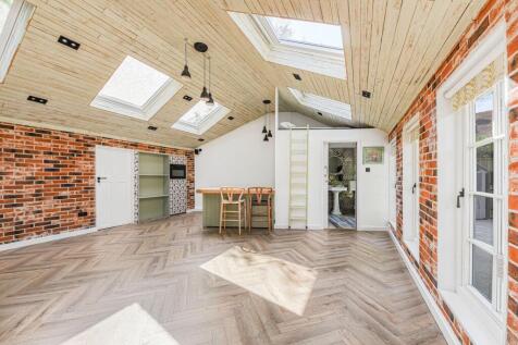 Annex/Entertaining Space