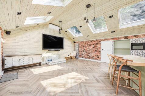 Annex/Entertaining Space
