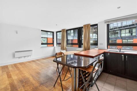 To Let 2 Bedroom Flat Benjamin Street EC1 www.isli