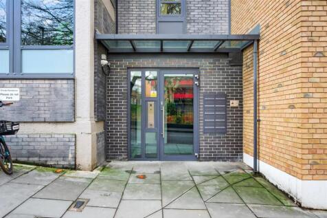 To Let 2 Bedroom Flat Benjamin Street EC1 www.isli