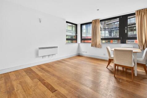To Let 2 Bedroom Flat Benjamin Street EC1 www.isli
