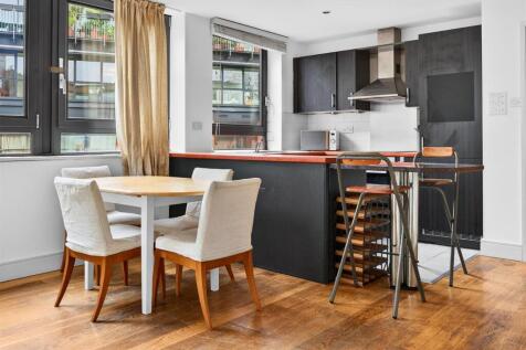 To Let 2 Bedroom Flat Benjamin Street EC1 www.isli