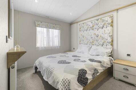 bedroom one.jpg