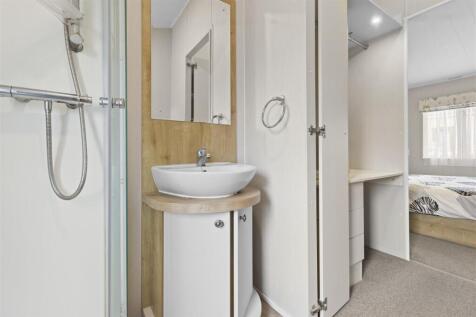 ensuite #3.jpg