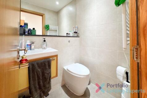 En-suite (Bedroom 5)