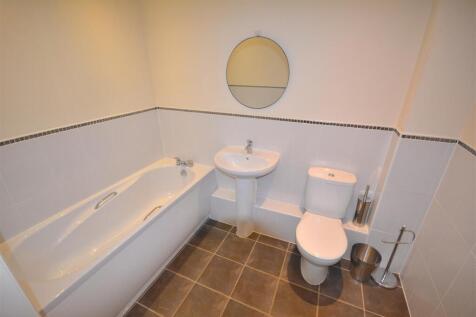 Main Bathroom.JPG