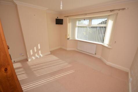 lincoln avenue 57 bed one.JPG