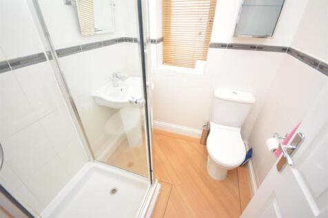 lincoln avenue 57 shower room.JPG