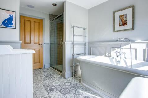 Family Bathroom 2