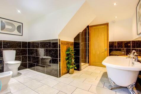 En-Suite Bathroom
