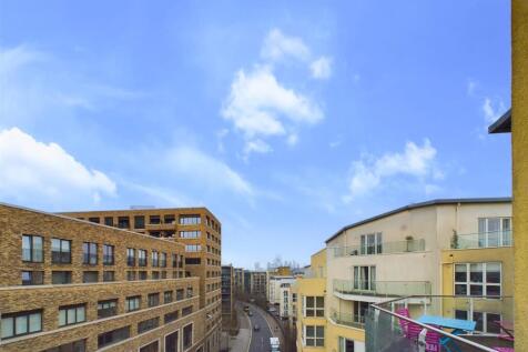 CAM01799G0-PR0127-STILL006.jpg