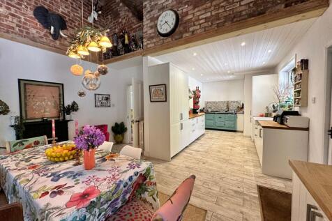 Family Dining Kitchen