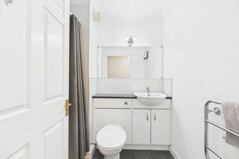 Guest suite bathroom