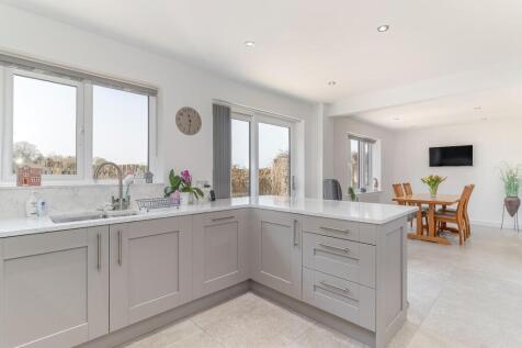 Dining Kitchen - F.jpg