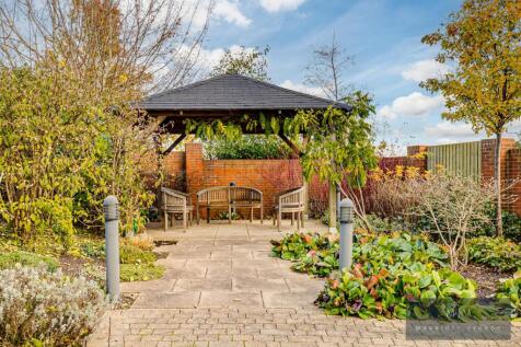 Yew Tree Court 20-25.jpg