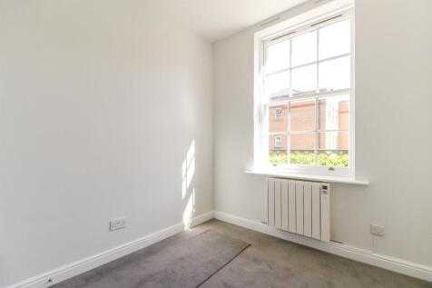Flat 1 James Lee Square-17.jpg