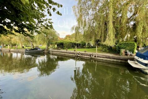 Double mooring Temple Cottage