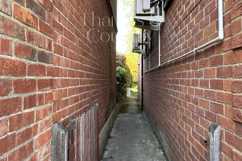 SIDE BUILDING ACCESS