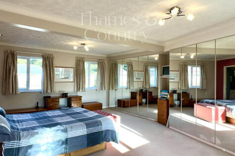 Principal Bedroom(bedroom 1)