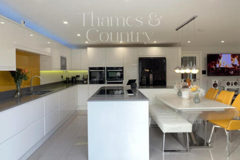 KITCHEN DINER LOUNGE