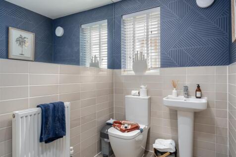 Internal view of the Skylark family bathroom. 4 bed home.