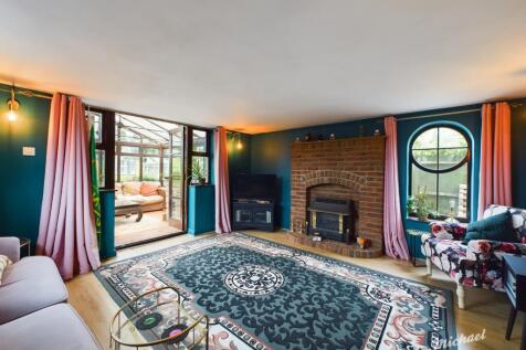 CAM02773G0-PR0183-STILL007