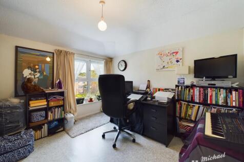 CAM02773G0-PR0141-STILL014